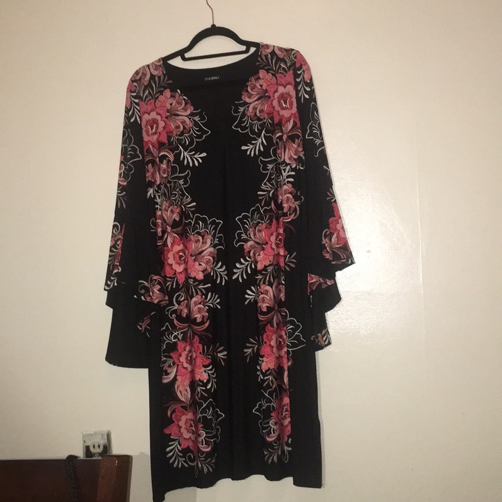 Dress flowy sleeves black pink floral